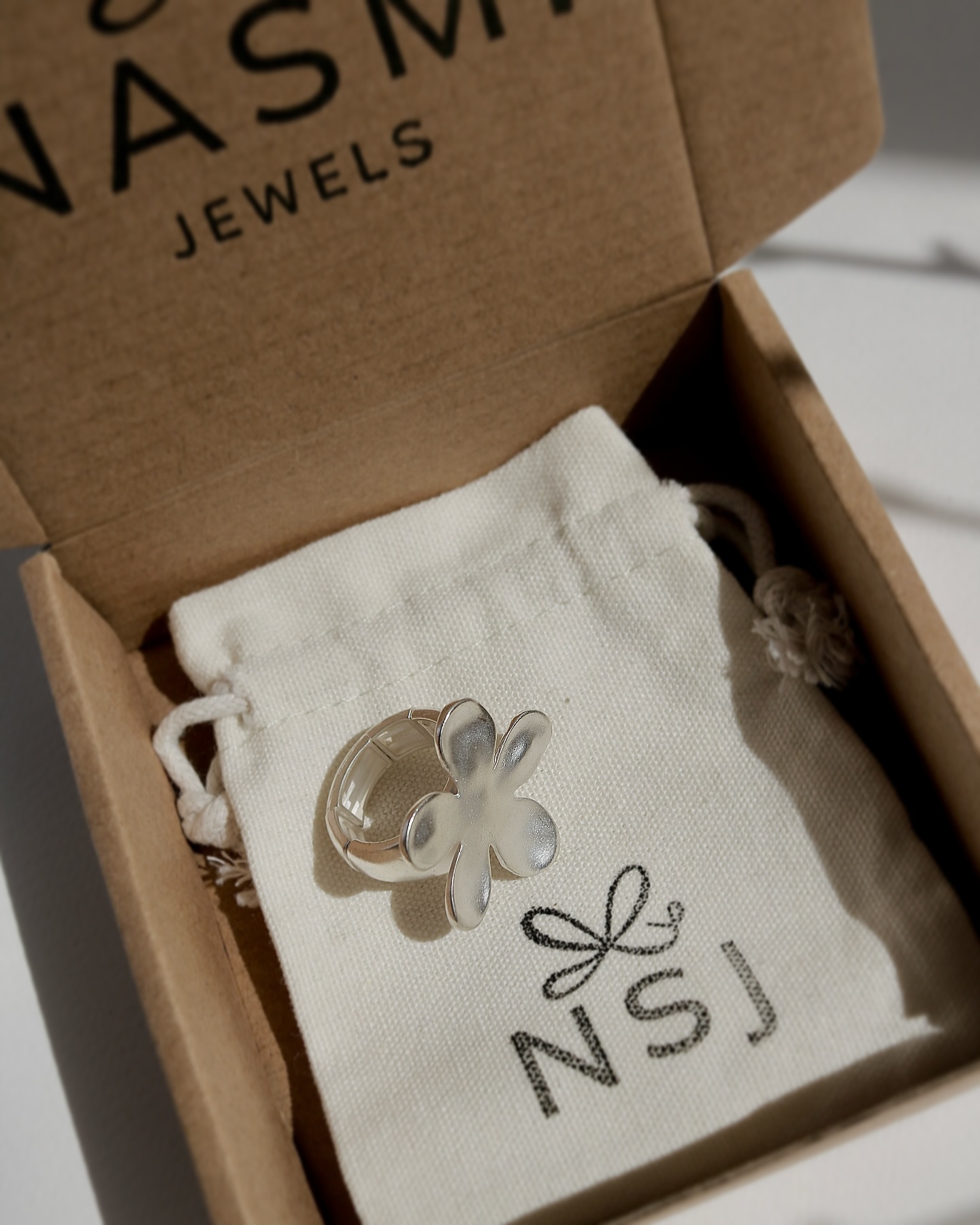 Прикраса Nasmi Jewels в образі